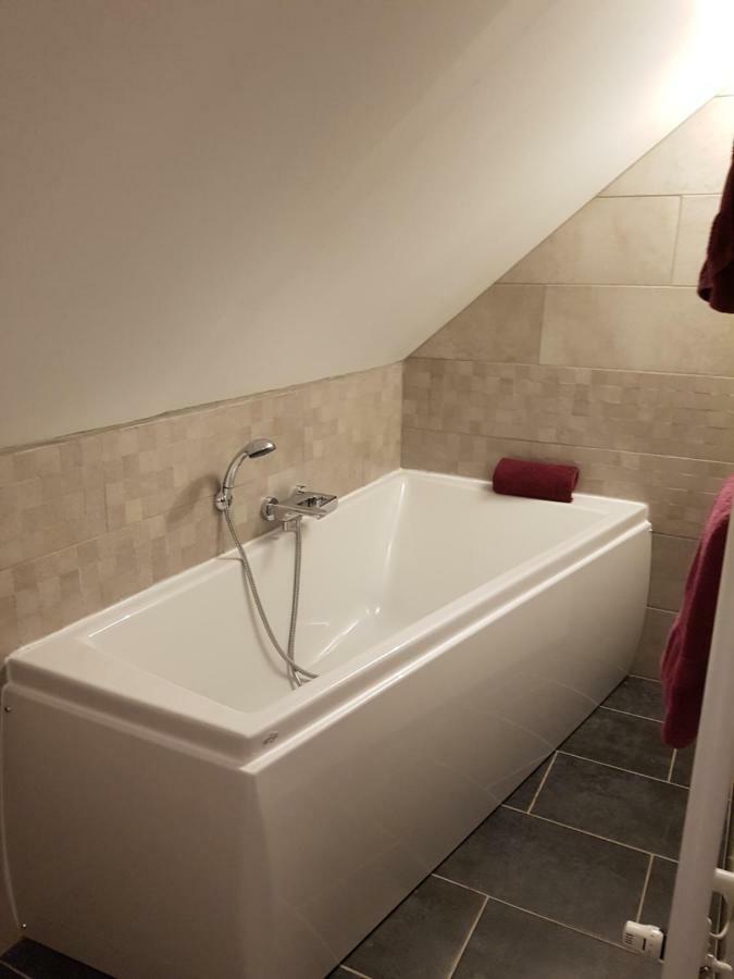 La Longere Des Glycines Bed & Breakfast Egligny Exterior photo