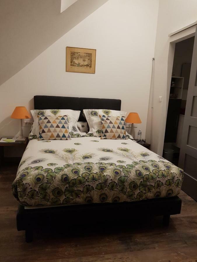 La Longere Des Glycines Bed & Breakfast Egligny Exterior photo